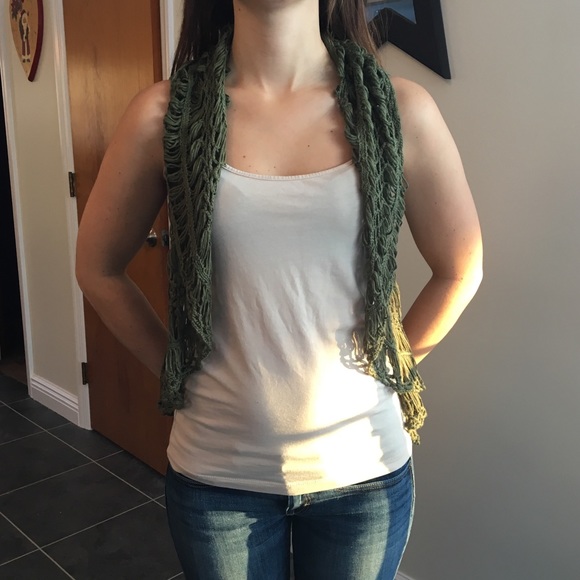 Green flyaway - Picture 2 of 2